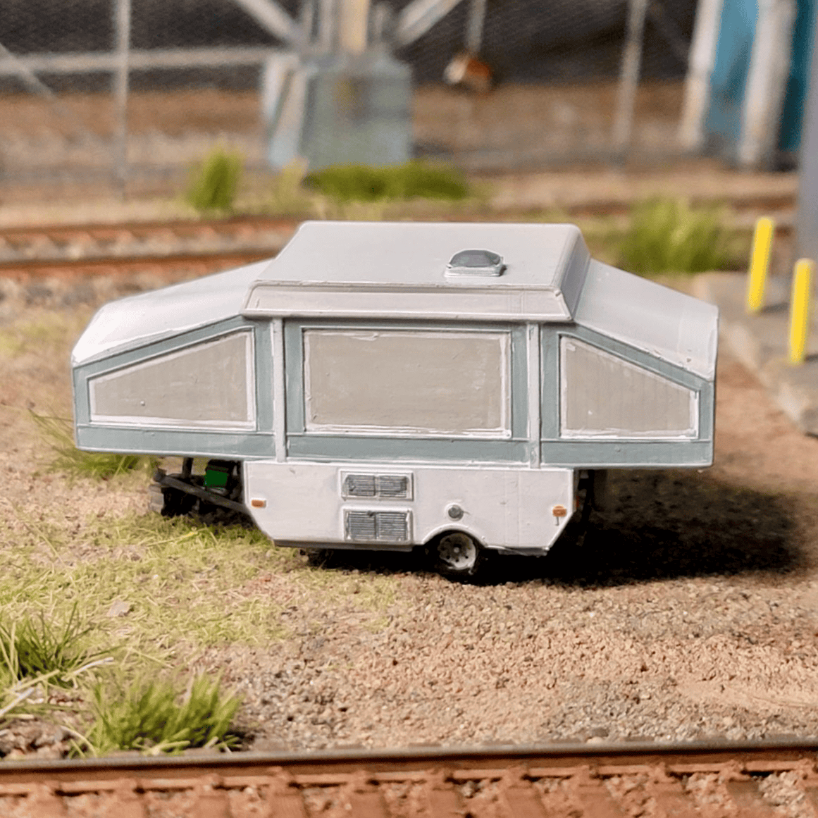 HO scale miniature model railroad pop up camper